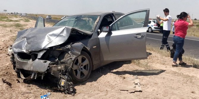 İKİ OTOMOBİL ÇARPIŞTI: 2 ÖLÜ, 4 YARALI