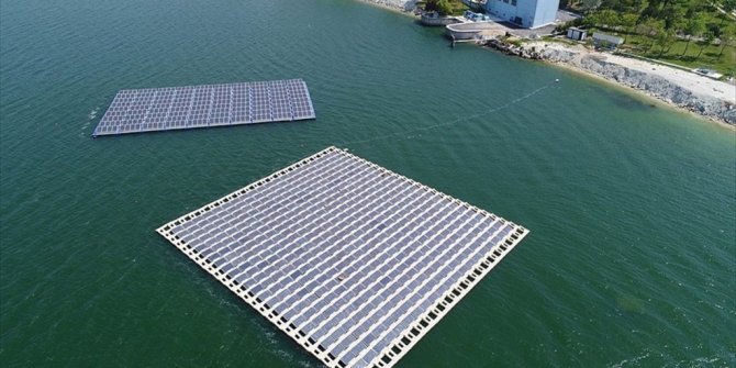 İBB, TÜRKİYE'NİN İLK YÜZER GÜNEŞ ENERJİ SANTRALİNİ KURDU