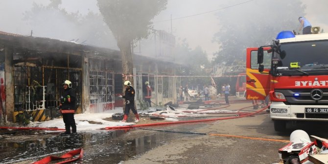 ANKARA’DA KORKUTAN YANGIN: 7 DÜKKAN KÜLE DÖNDÜ