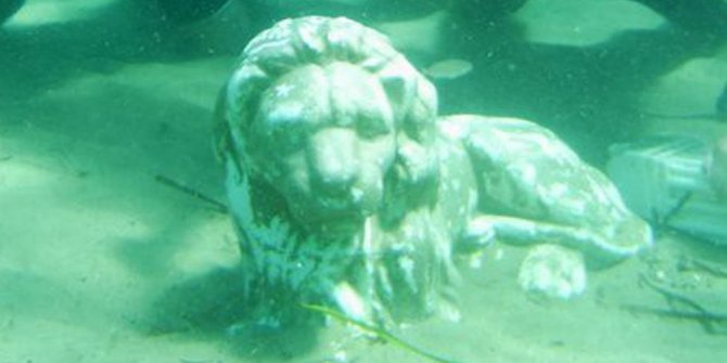 DENİZALTI HEYKELLERİNİ TARİHİ ESER SANIP ÇALIYORLAR