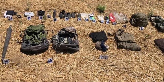 PKK’LILARIN SIRT ÇANTALARINDA ÇOK SAYIDA MÜHİMMAT ELE GEÇİRİLDİ