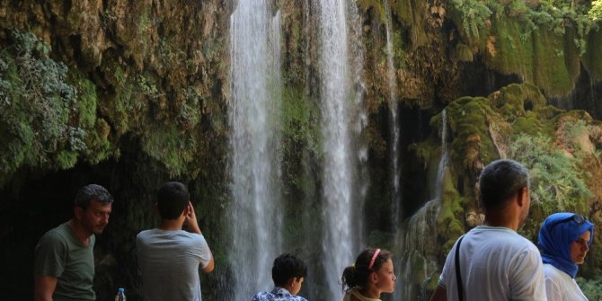 DOĞA HARİKASI ŞELALE ZİYARETÇİ AKININA UĞRUYOR