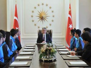 Cumhurbaşkanı Güle Çanakkaleden Getirilen Toprak, Su Ve Bayrak Sunuldu