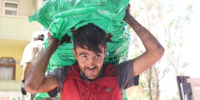 3 DİL BİLEN ÜNİVERSİTE MEZUNU HAMALLIK YAPIYOR