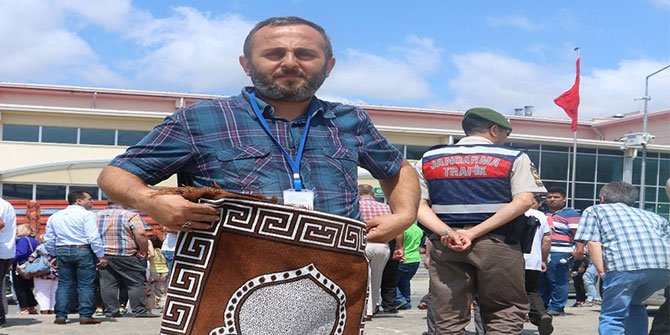 FETÖ ELEBAŞI FETULLAH GÜLEN’E SECCADELİ PROTESTO