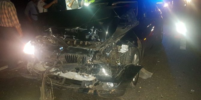 OTOMOBİL MİNİBÜSLE ÇARPIŞTI: 9 YARALI