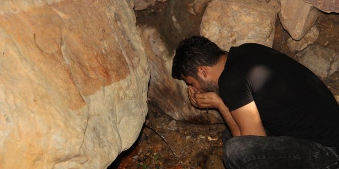 KAYNAK SUYUNDA ŞİFA ARIYORLAR