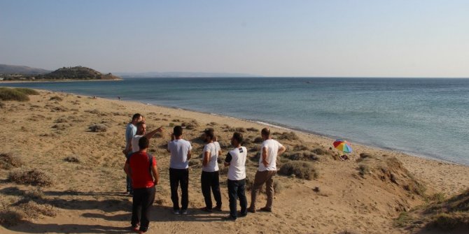 LASTİK BOTLA DENİZDE SÜRÜKLENEN GENÇ KAYBOLDU