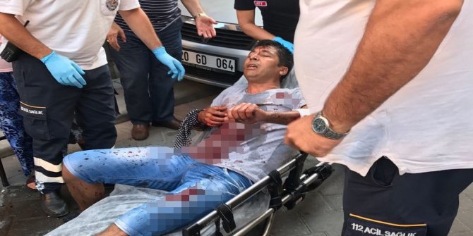 BOŞANMAK ÜZERE OLAN EŞİNİN ERKEK ARKADAŞINI BIÇAKLADI