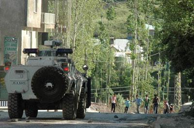 Hakkaride olaylar devam ediyor