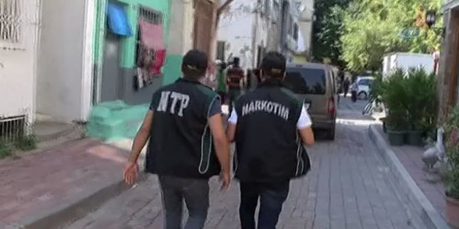 ÇEREZ POŞETLERİNDEN UYUŞTURUCU ÇIKTI