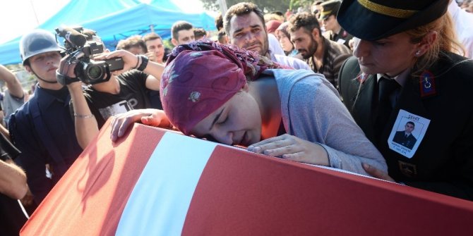 ŞEHİT EŞİNİN FERYATLARI YÜREKLERİ DAĞLADI