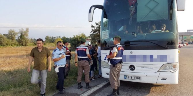 OTOBÜSTEKİ 157 MÜLTECİ AÇ VE SUSUZ KALDI