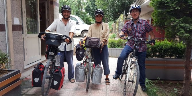 İTALYA’DAN YOLA ÇIKAN BİSİKLETLİ ÇİFT JAPONYA’YA BİSİKLET İLE GİDİYOR