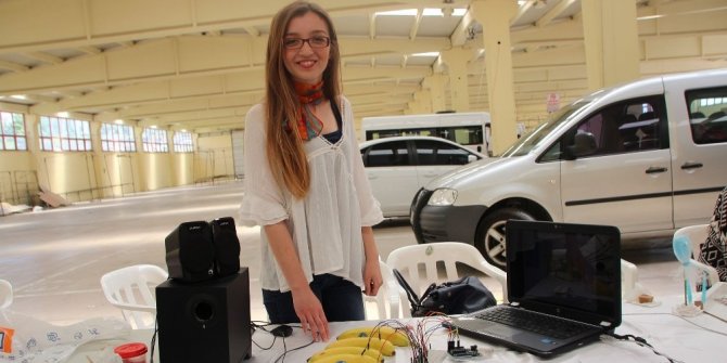 MUZLARDAN PİYONA YAPTILAR