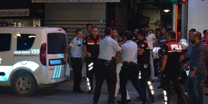 TRAFİKTE YOL VERME KAVGASI KARAKOLDA BİTTİ