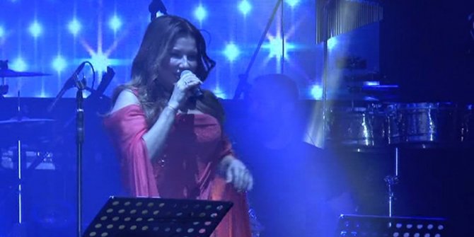 DENİZ SEKİ GİRNE’DE KONSER VERDİ