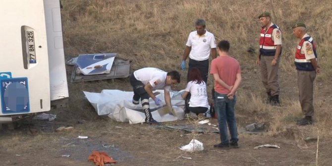 KATLİAM GİBİ KAZA: 4 KİŞİ ÖLDÜ, 20 KİŞİ YARALANDI