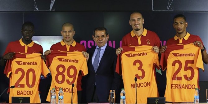 GALATASARAY'DA TOPLU İMZA TÖRENİ