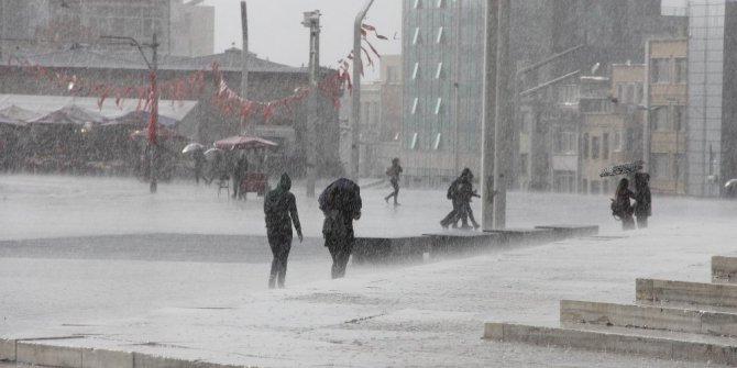 METEOROLOJİ’DEN İ ‘KUVVETLİ YAĞIŞ’ UYARISI GELDİ