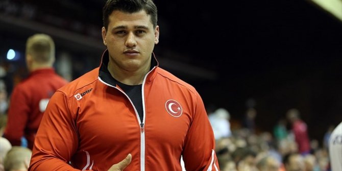 DÜNYA GÜREŞ BİRLİĞİNİN FAVORİSİ RIZA KAYAALP