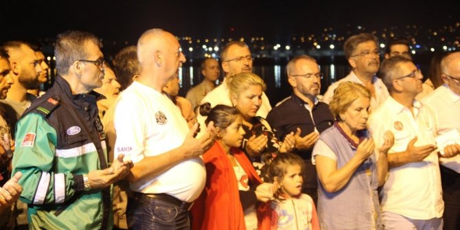 DEPREM KURBANLARI ANILDI