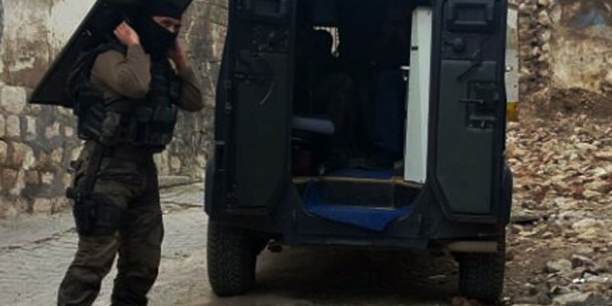 SIKIŞTIRILAN TERÖRİSTLER BANYODA KENDİNİ PATLATTI