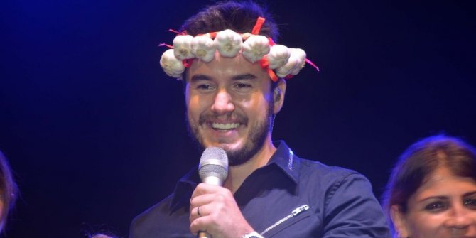 MUSTAFA CECELİ SARIMSAK FESTİVALİNDE SAHNE ALDI