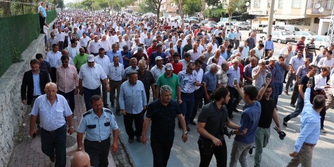 ÇİFTÇİLERDEN MİLLETVEKİLİNİ AĞLATAN EYLEM