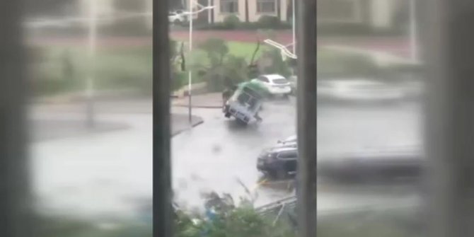 FIRTINAYA DİRENDİ AMA OLMADI !