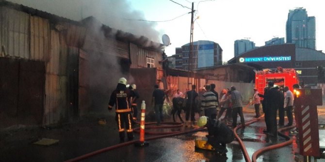 KURBANLIK HAYVAN BARINAĞINDA YANGIN ÇIKTI