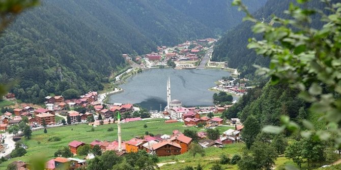 DÜNYACA ÜNLÜ UZUNGÖL TURİSTLERİN GÖZDESİ