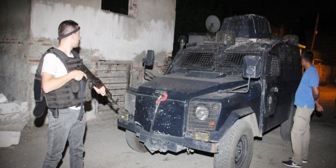 ADANA’DA ÇATIŞMA: POLİS MAHALLEYİ ABLUKAYA ALDI