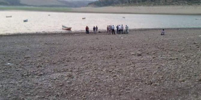 BABASININ CANSIZ BEDENİNİ SUDAN ÇIKARDI