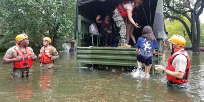 HOUSTON’DA 2 BİN KİŞİ KURTARILDI