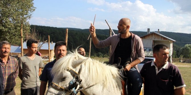 YAYLA EVİ SAHİPLERİNE ATLI, TÜFEKLİ DESTEK