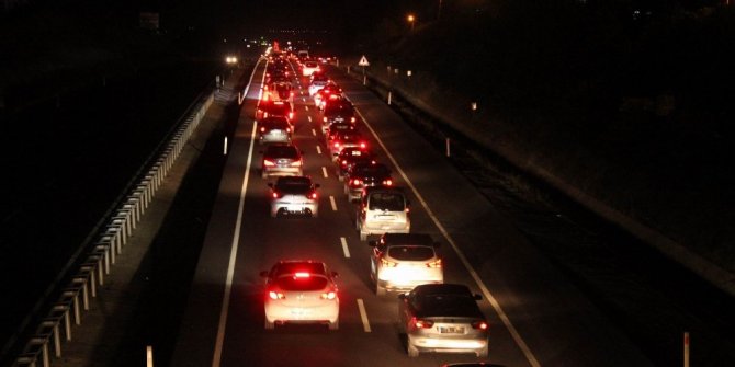 TEKİRDAĞ’DA 20 KİLOMETRELİK ARAÇ KUYRUĞU