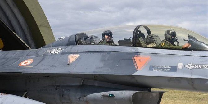 ORGENERAL AKAR F-16 İLE UÇTU