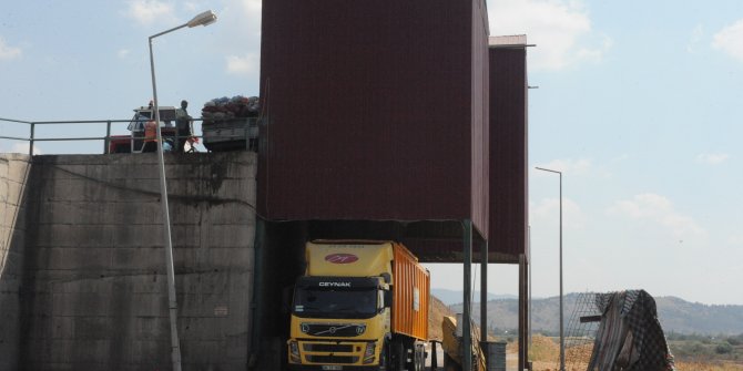 BÜYÜKŞEHİR GÜNLÜK 800 TON KATI ATIK TOPLUYOR