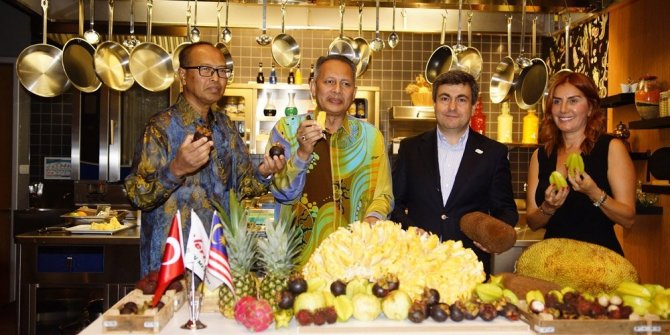 İŞTE DÜNYANIN EN BÜYÜK MEYVESİ