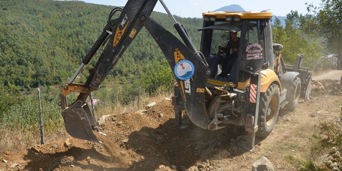 ANDIRIN YENİKÖY’ÜN ESKİ ŞEBEKESİ YENİLENİYOR
