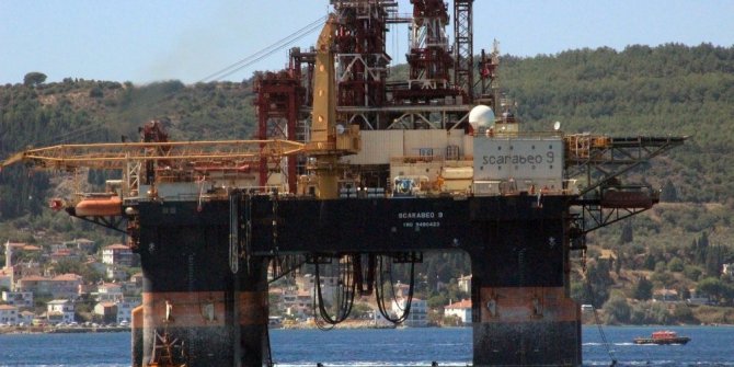 DEV PLATFORM ÇANAKKALE BOĞAZI’NDAN GEÇTİ