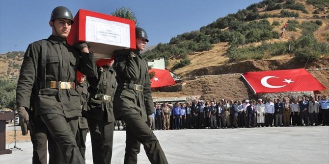 HAKKARİ'DE ŞEHİT GÜVENLİK KORUCUSU İÇİN TÖREN
