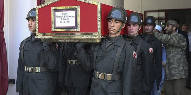 ŞEHİT ASKER İÇİN TÖREN