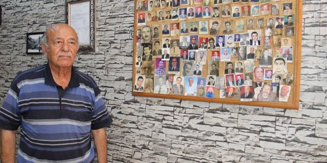 ÖLEN MÜŞTERİLERİNİN FOTOĞRAFLARINI İŞ YERİNDE SERGİLİYOR