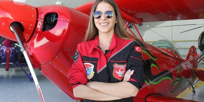 TÜRKİYE'NİN KADIN AKROBASİ PİLOTUNUN HEDEFİ YURT DIŞI
