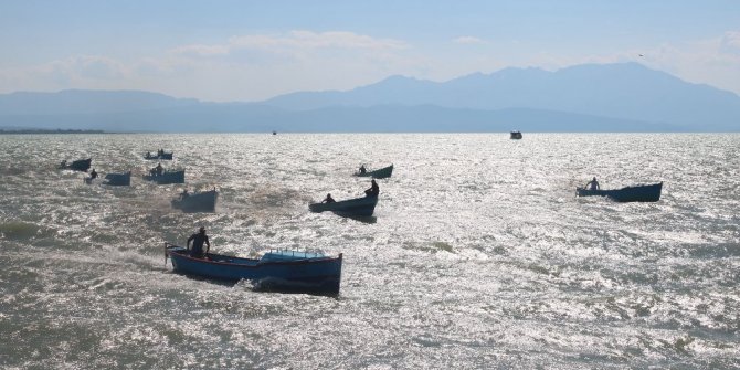 HÜKÜMETTEN KÜÇÜK ÖLÇEKLİ BALIKÇILARA DESTEK