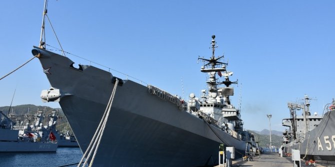 İTALYAN SAVAŞ GEMİSİ AKSAZ’A DEMİRLEDİ