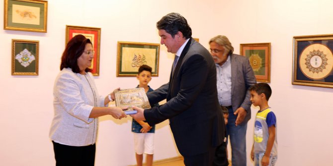 HÜLYA FÜSUN TEZER, TEZHİP, MİNYATÜR VE EBRU SERGİSİ AÇTI