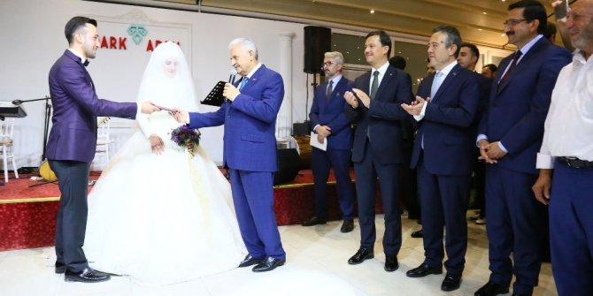 BAŞBAKAN YILDIRIM 15 TEMMUZ GAZİSİNİN NİKAH ŞAHİDİ OLDU